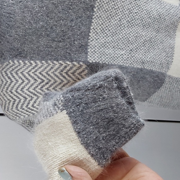 Erika- Gray & Off White Silk / Angora Sweater Checker SOFT Neutral Sz.Medium - Picture 3 of 7